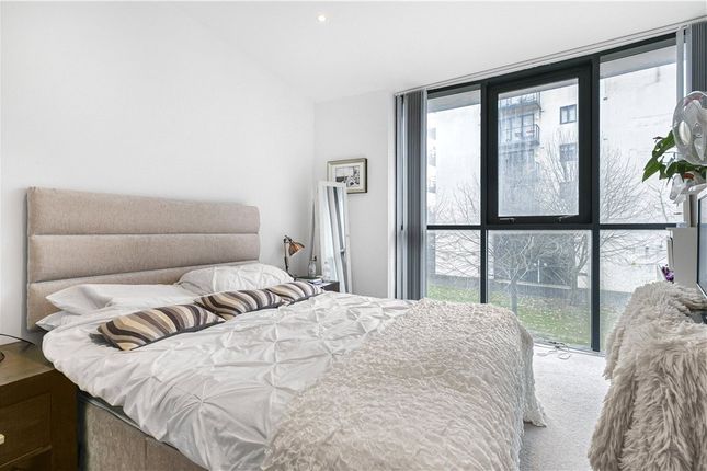 Flat for sale in Durnsford Road, London