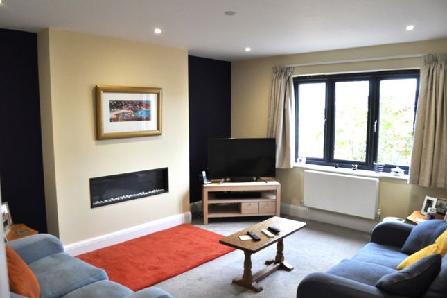 11, Bishops Wood Grove, Swansea photo 4