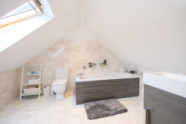 Flat 2, 52, High Street, Orpington photo 3