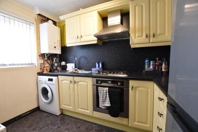 Terraced house to rent in Mackender Court, Scunthorpe