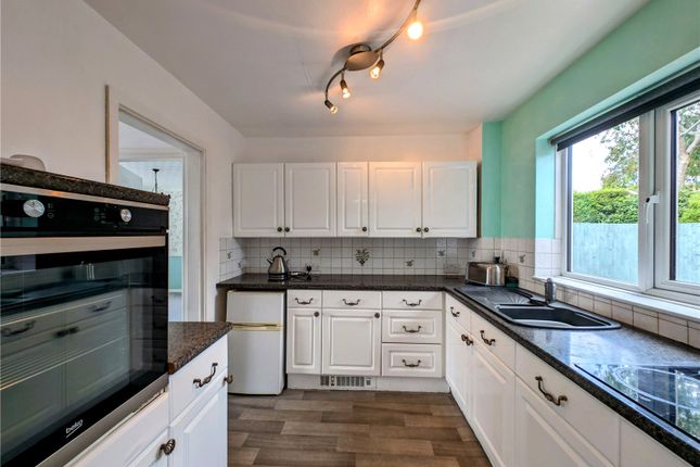 24, Windsor Drive, Worcestershire photo 2