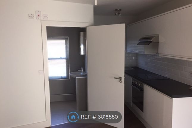 Flat E, Devonshire Road, London photo 3