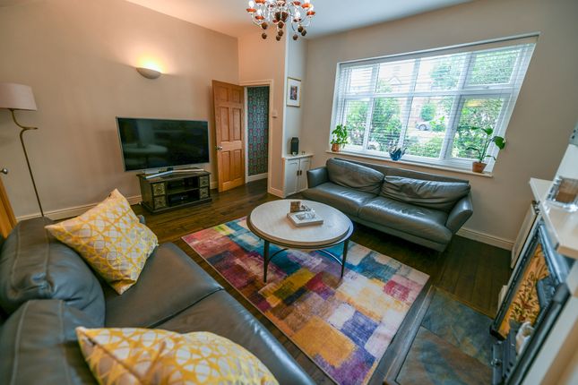10, Bemrose Avenue, Altrincham photo 3