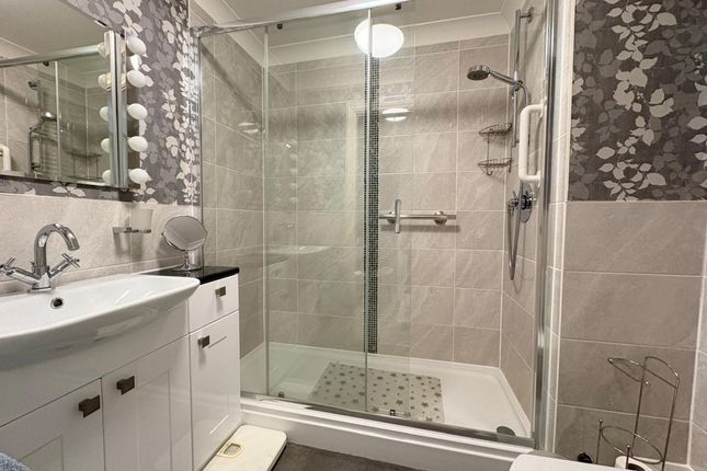 Flat 21, Mitchell Court, Horley photo 3