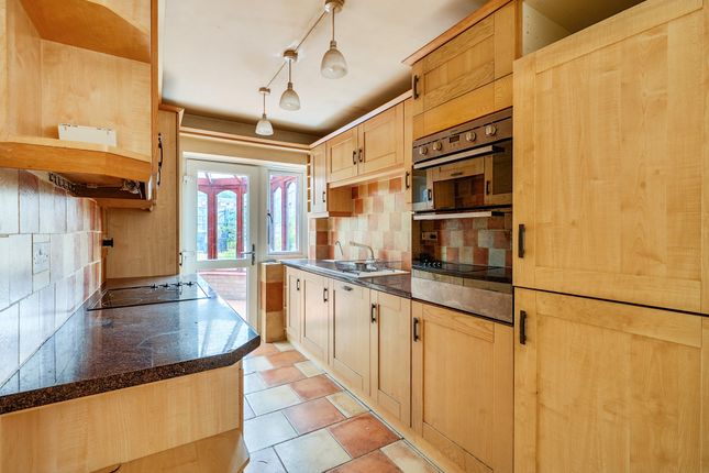110, Windermere Way, Stourport-On-Severn photo 2