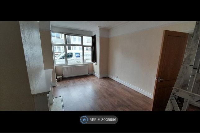 B Westminster Drive, Westcliff-On-Sea photo 3