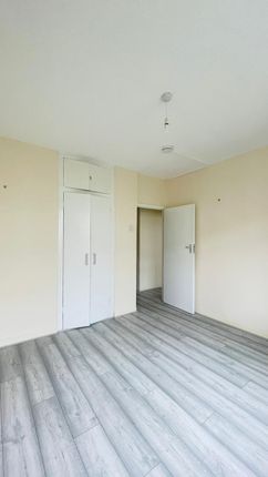 Thumbnail Flat to rent in Old Bethnal Green Road, London