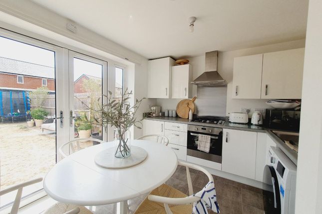 3, Pycroft Avenue, Chichester photo 2