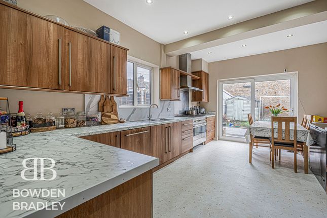 348 Green Lane, Seven Kings photo 2