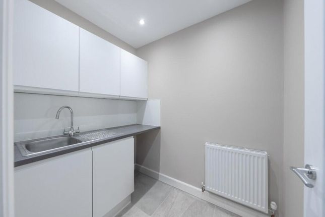 Flat 1, 32, The Hard, Hampshire photo 4