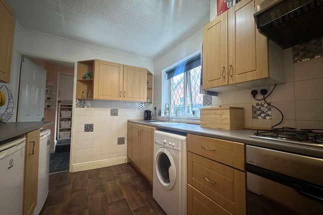 192, Heath Road, Bedworth photo 2