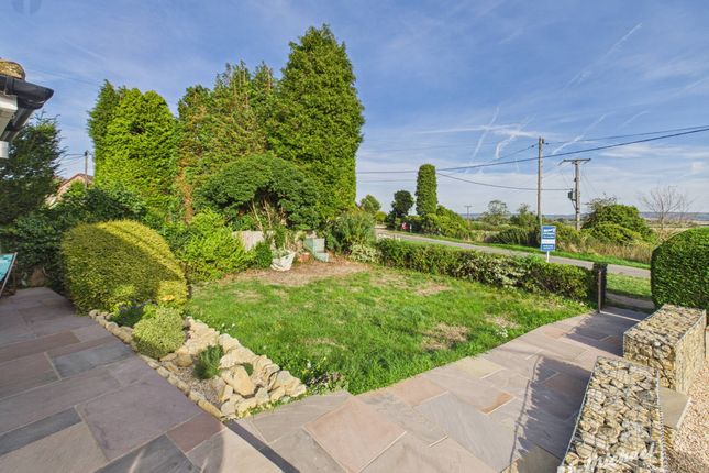 7 Upton Road, Aylesbury photo 4