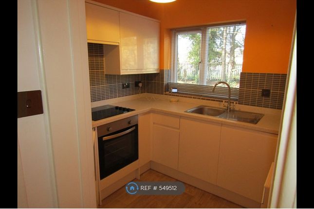 Studio flat on French Lodge, Whinbush Road, Hitchin, £850/mo