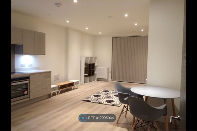 2-bed flat on Flat, Glass Blowers House Valencia Close, London, £2,300/mo