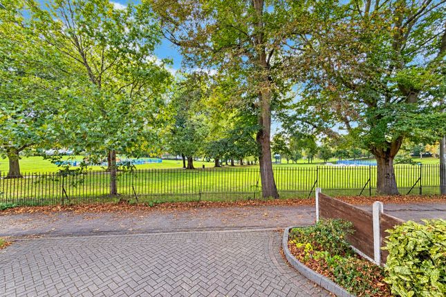 16, Park Walk, Brierley Hill photo 3