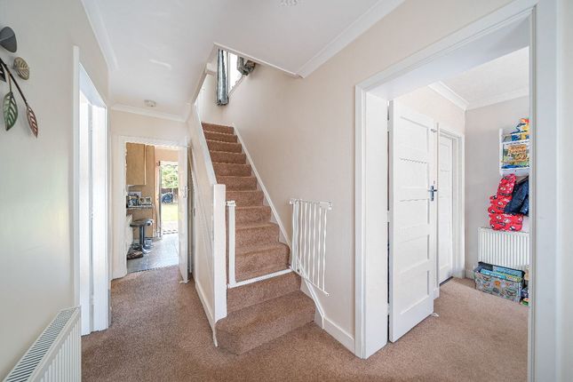 118 Beverley Drive, Edgware photo 3