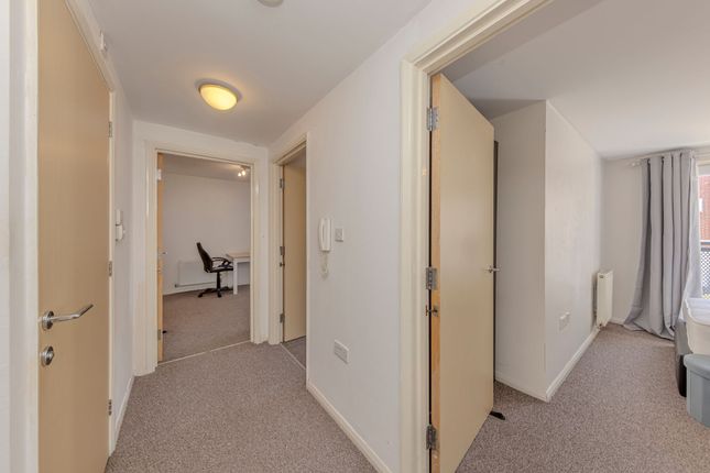 35 Wilton Court, Stoke-On-Trent photo 2