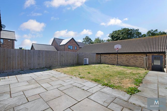 Terraced house to rent in Park View, Chigwell, Essex
