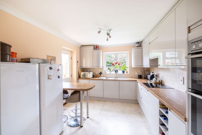 3 St. Lawrence Way, Caterham photo 2