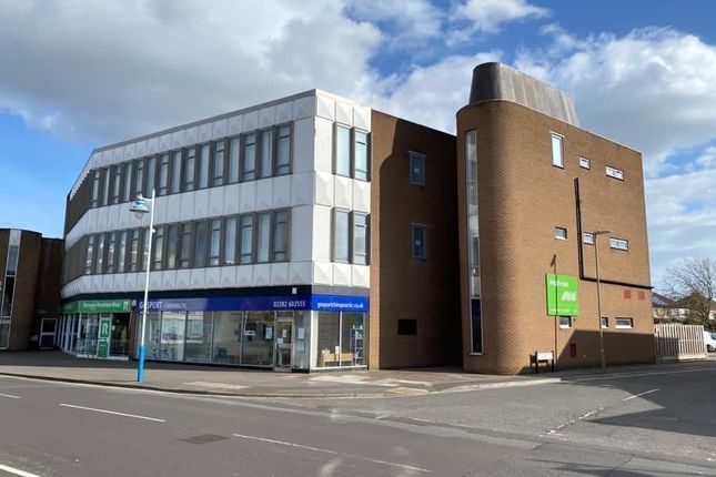 Flat 15, Stoke House, Stoke Road, Gosport, Hampshire, PO12, Gosport photo 2