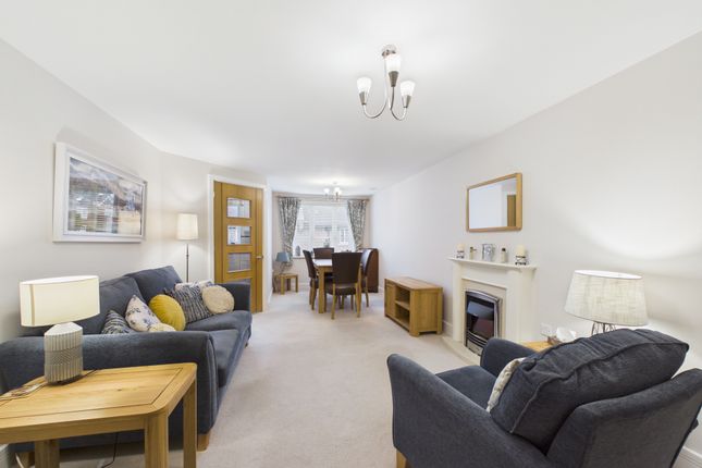 19 Clarence Court, Horsham photo 2