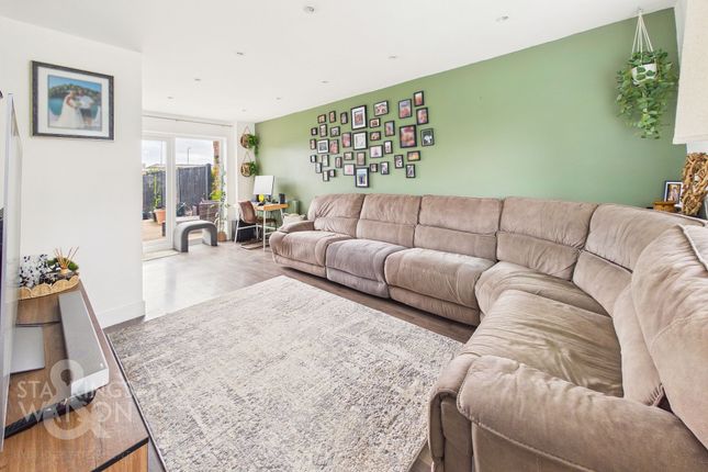 58 Field Lane, Lowestoft photo 2
