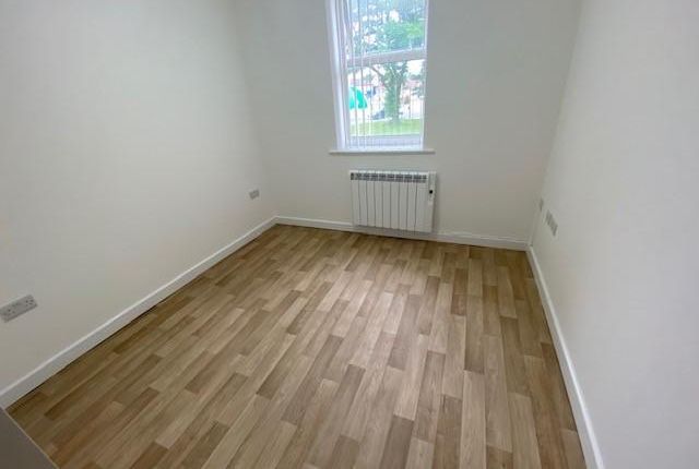 Flat 3, 5a St Johns Road, St. Johns Road, SO30, Southampton photo 2