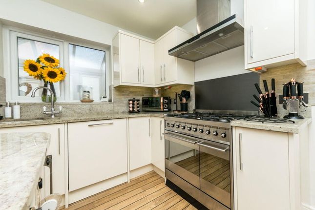 11, Sorbus Way, Huddersfield photo 4