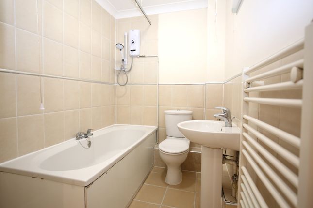 Flat for sale in Portsmouth Road, Woolston, Southampton, Hampshire
