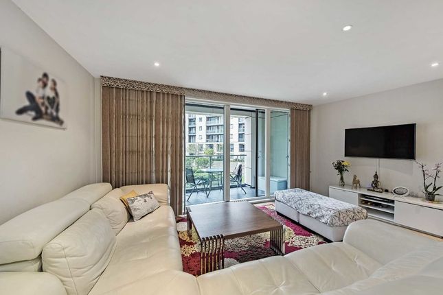 Flat for sale in Pump House Crescent, Brentford