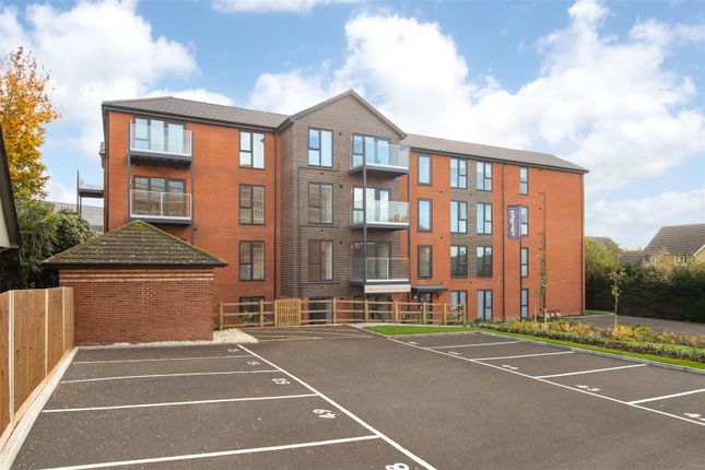 Thumbnail Flat for sale in Flat 28 West Forest Place, Wokingham