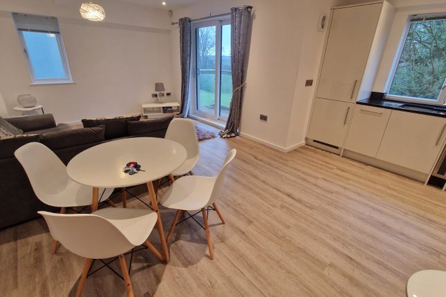 28, Wightwick Court, West Midlands photo 2