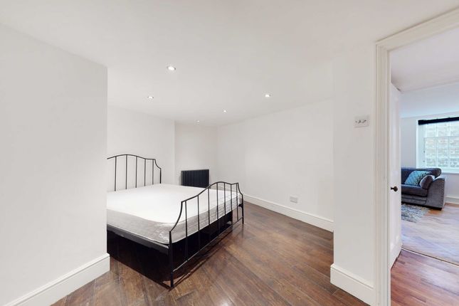 Flat to rent in Wellington House, Greenberry Street, London