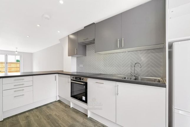 4, Johnson Close, Egham photo 3