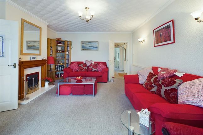 15 Pointfields Crescent, Milford Haven photo 3