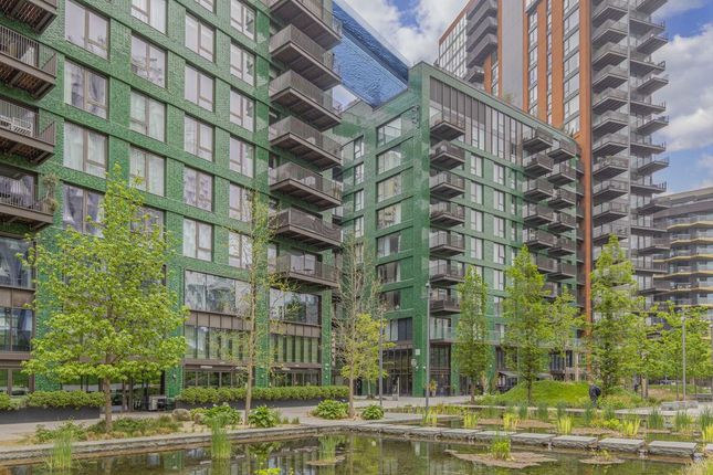 Flat to rent in Viaduct Gardens, London
