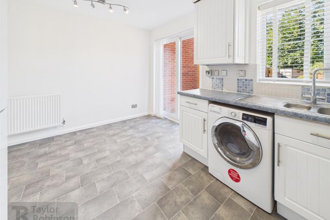 6, Chapman Road, Crawley photo 3