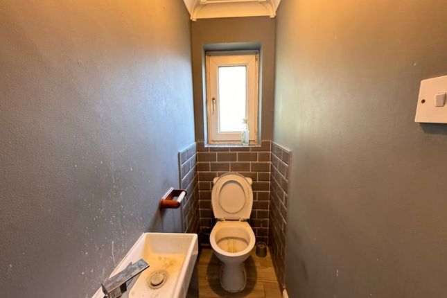 Room 5, 53, Deeds Grove, High Wycombe photo 3