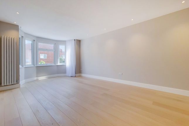 Thumbnail Flat to rent in The Drive, Golders Green, London