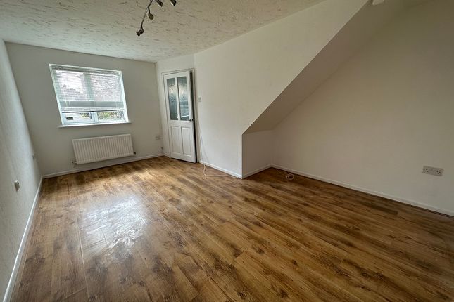 38, Simpson Close, Luton photo 4