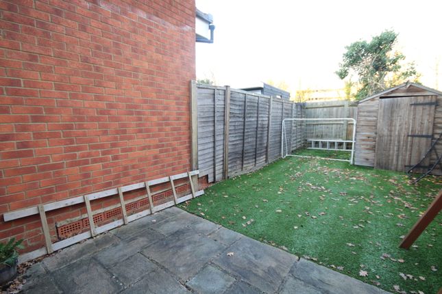 22, Cleveland Park, Staines-upon-Thames photo 3