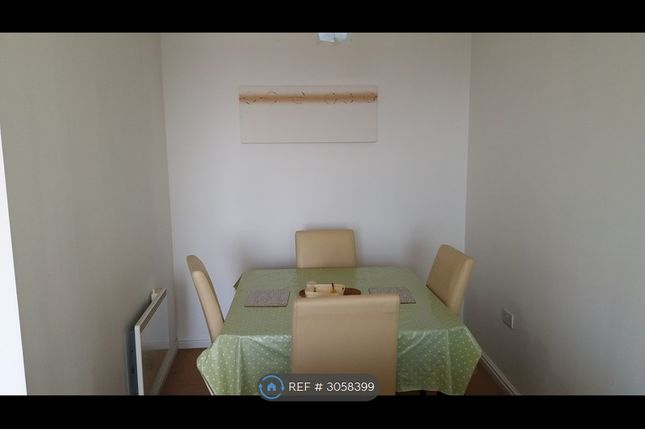 Flat  The Blenheim Centre, Prince Regent Road, Hounslow photo 2