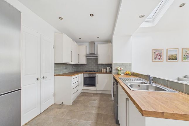 14, Howard Close, Tadworth photo 3