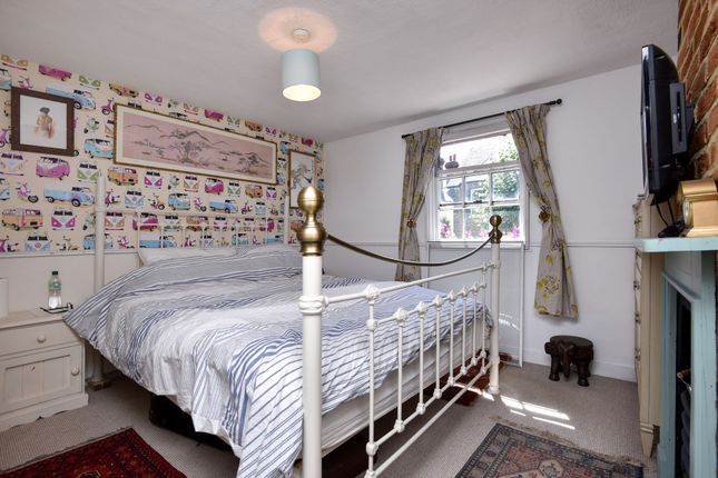 78, Woodfield Lane, Surrey photo 4
