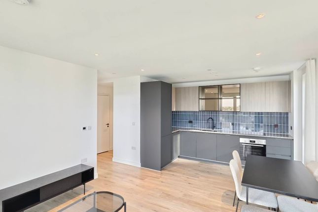 1 Cedrus Avenue Southall, Southall photo 3