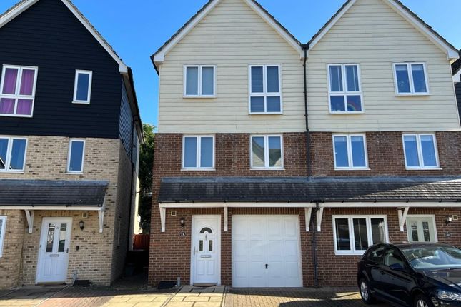 Thumbnail Town house to rent in Bridge Place, Aylesford