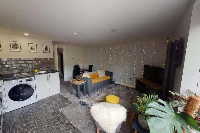 Thumbnail Flat to rent in Meanwood Road, Meanwood, Leeds