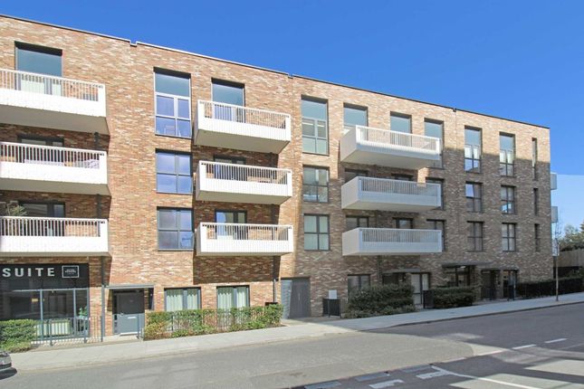 Thumbnail Flat to rent in Enfield Road, London