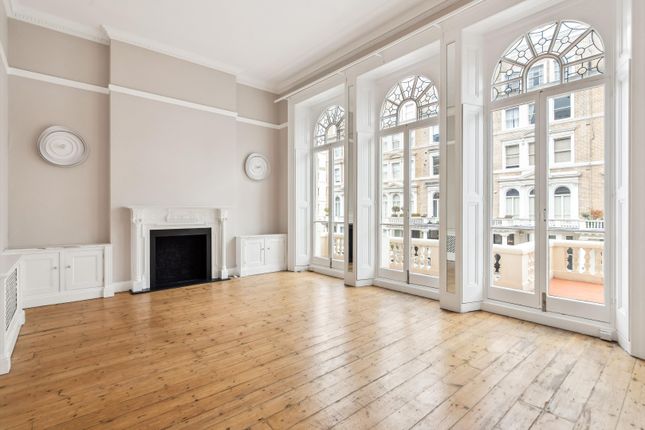 2-bed flat on 21, Queen's Gate Place, South Kensington, £6,000/mo