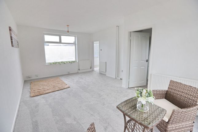 1a Roch Crescent, Manchester photo 5